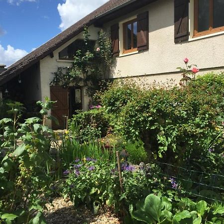 Sous La Tour Bed & Breakfast Agencourt Bagian luar foto