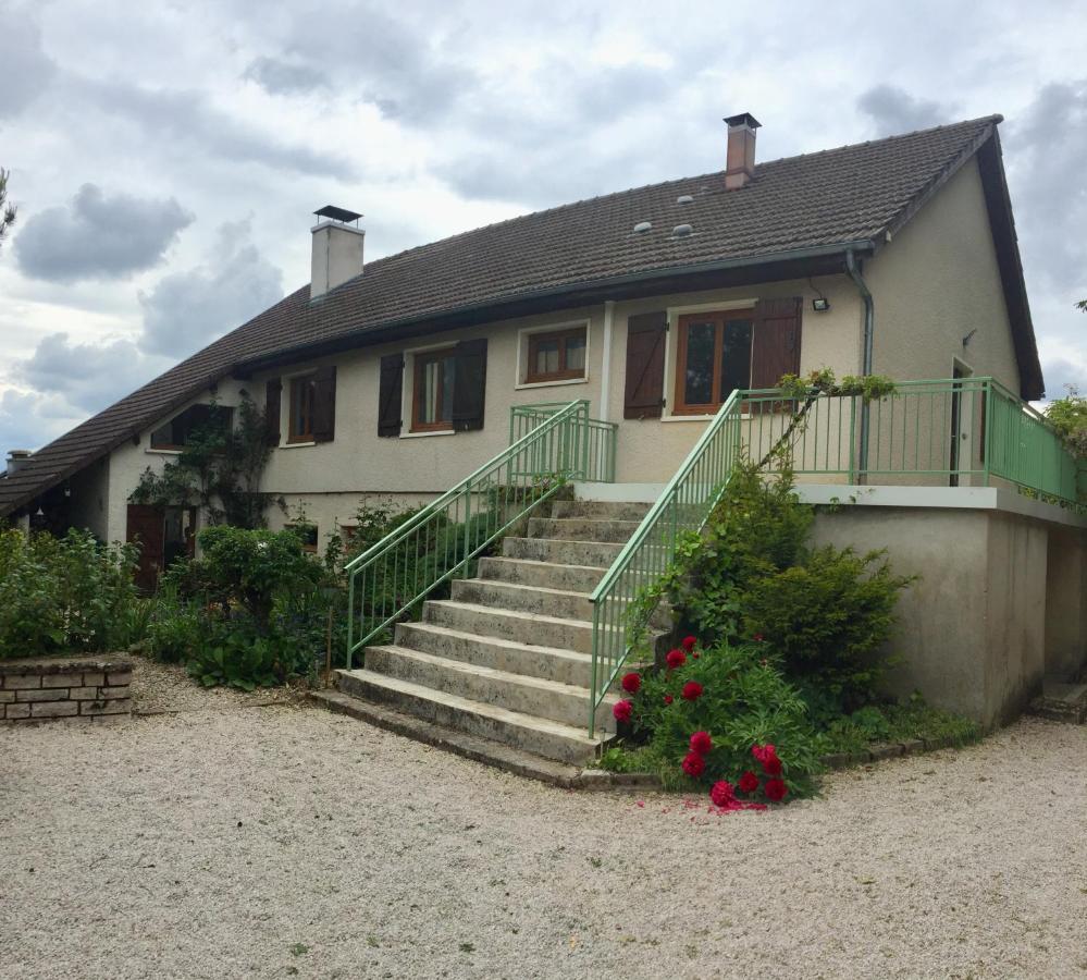 Sous La Tour Bed & Breakfast Agencourt Bagian luar foto