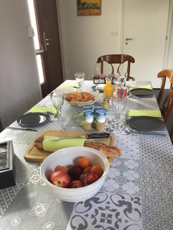 Sous La Tour Bed & Breakfast Agencourt Bagian luar foto